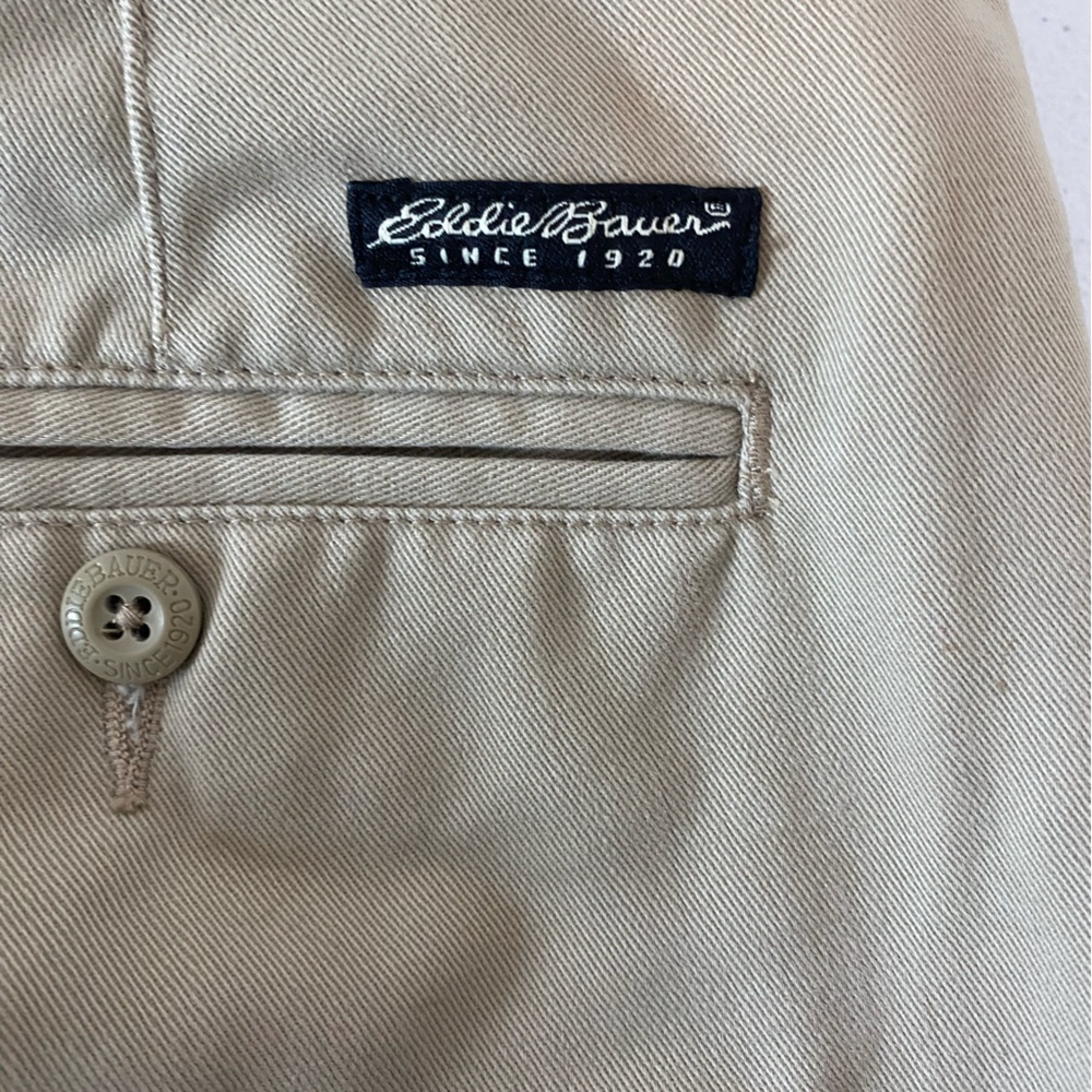 MENS EDDIE BAUER KHAKI PANTS SZ 42  WRINKLE RESISTANCE RELAXED FIT like new